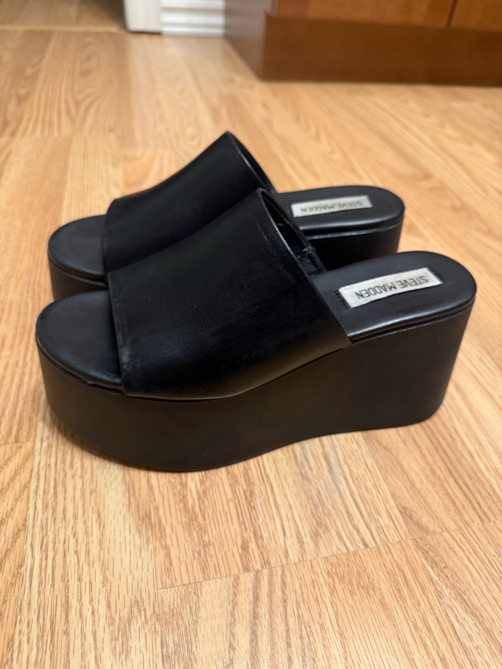 STEVE MADDEN // Black Platform Slide Mules - Size 6.5